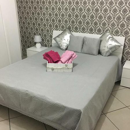 Lisa'S House Apartment Napoli Bagian luar foto
