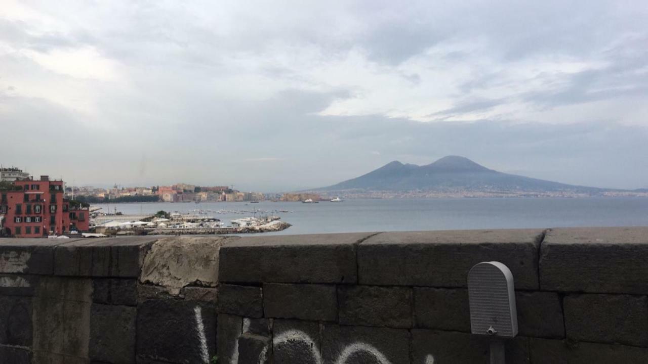 Lisa'S House Apartment Napoli Bagian luar foto