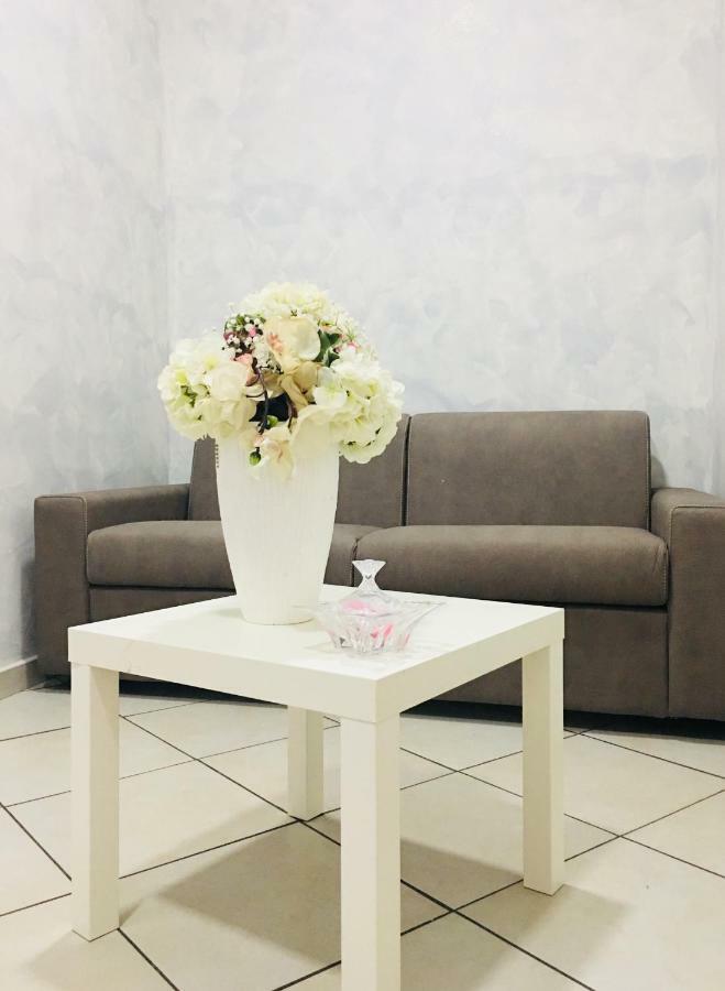 Lisa'S House Apartment Napoli Bagian luar foto