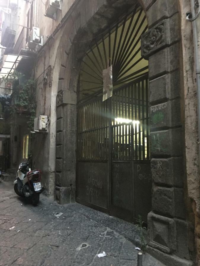 Lisa'S House Apartment Napoli Bagian luar foto